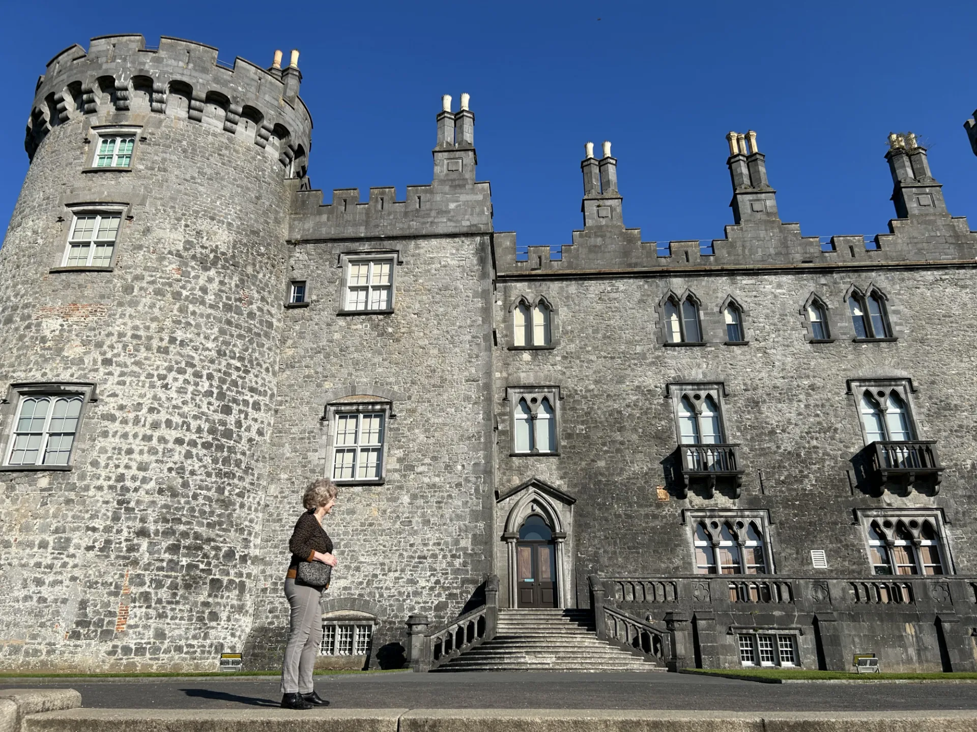 Woman in front of a castle 